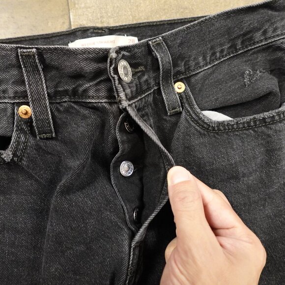 Levi’s Premium Wedgie Straight Jeans Women’s 28 Black Distressed Denim - Picture 3 of 16